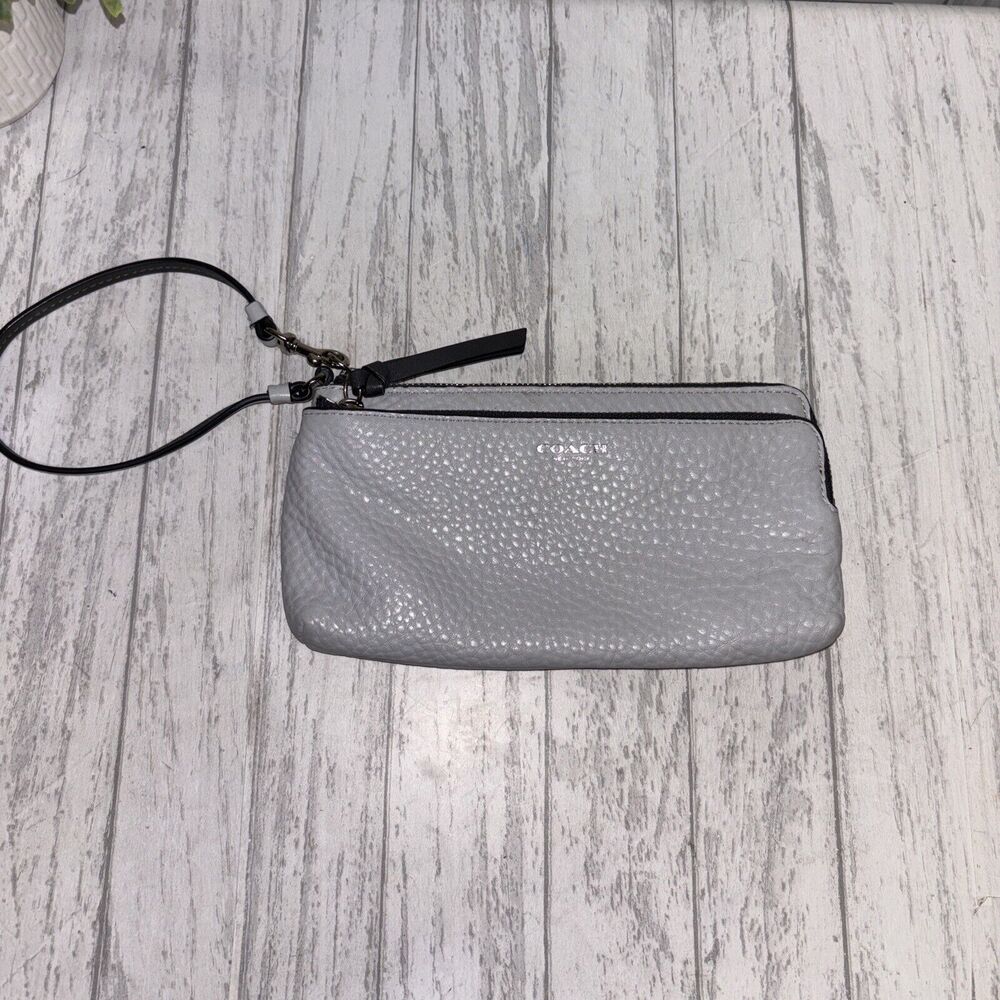 Womens Coach Bleeker Pebbled Leather Wristlet EUC